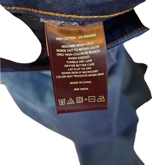 Kut from the Kloth Blue Capris (New Without Tags!!) - Picture 12 of 12